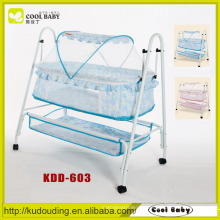 Fabricante Portable peso ligero Swing Baby Bed con mosquitero y cesta de almacenamiento Rocking Bed for Baby Cradle
